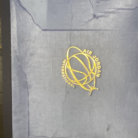 Michael Jordan’s retro 13 grey toe - Picture 2 of 4